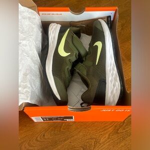 Nike Revolution Youth Sneakers